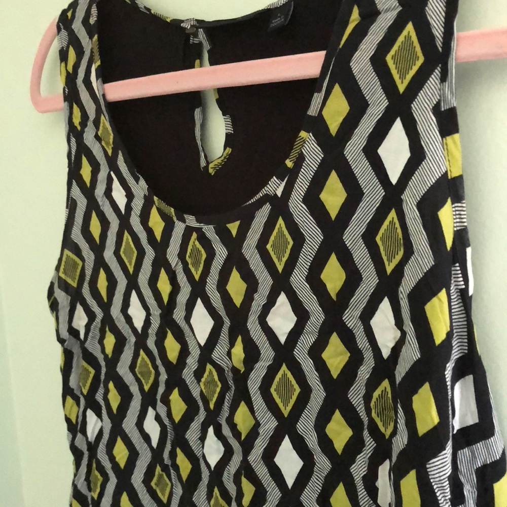 Women’s Patterned Tank Top - Picture 2 of 3